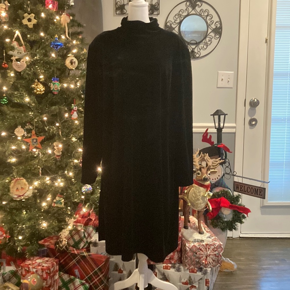 VELVET SZ 3X LONG SLEEVE BLACK ELEGANT DRESS. NEVER WORN, STUDIO C